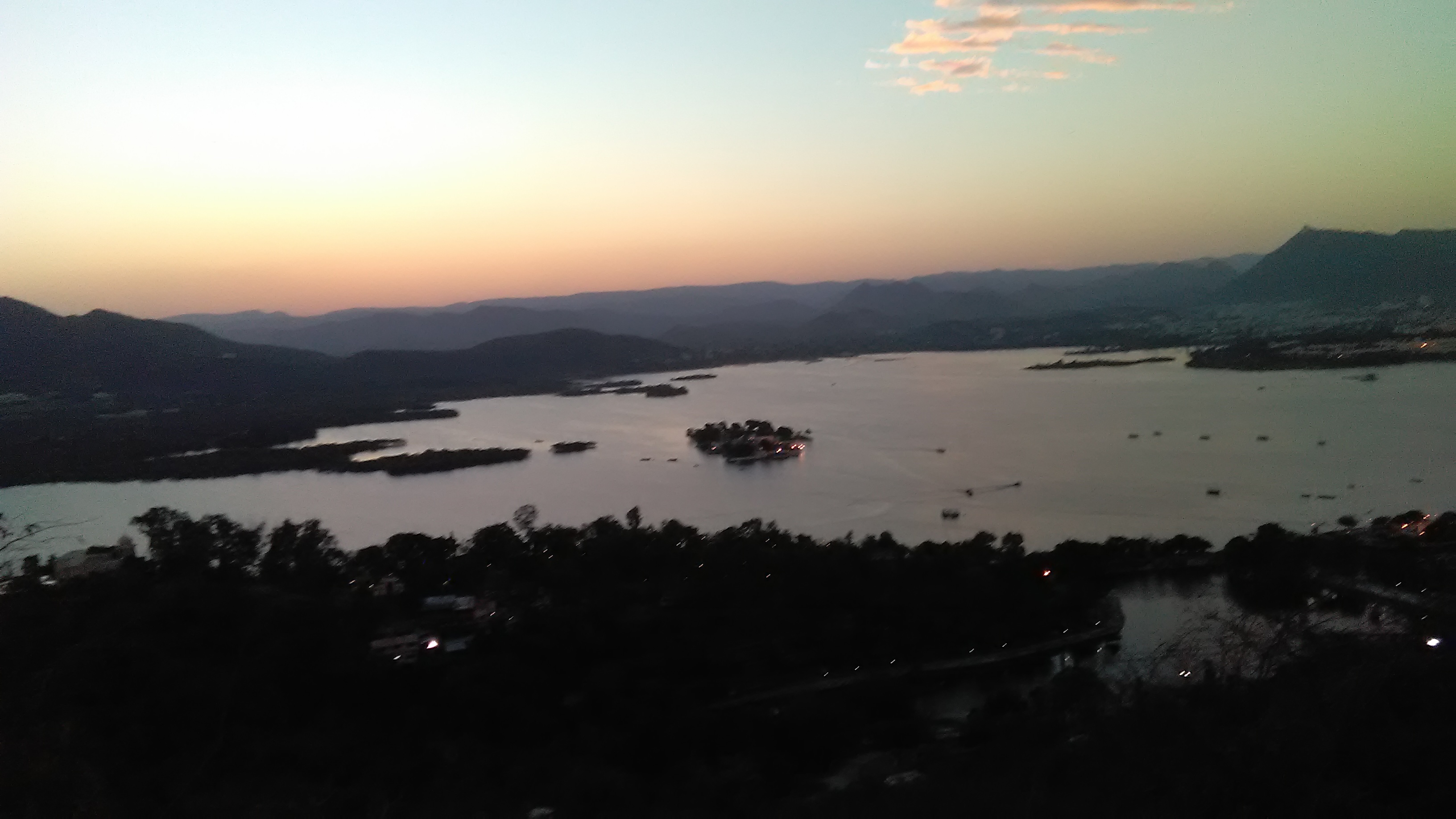 lake pichola udaipur